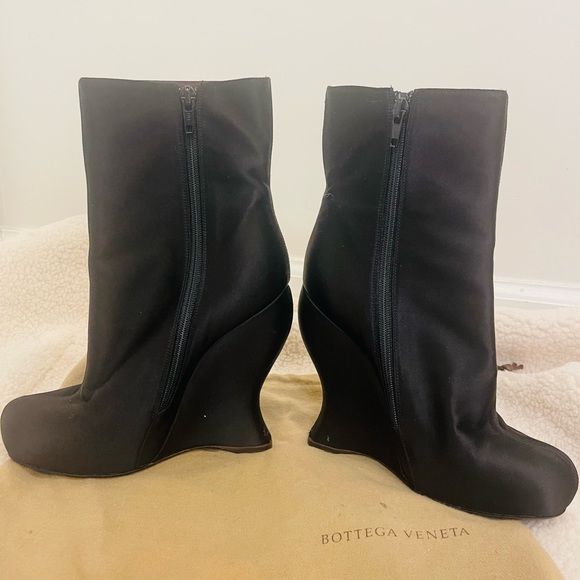 56119 Authentic Bottega Veneta black satin boots - Picture 8 of 9